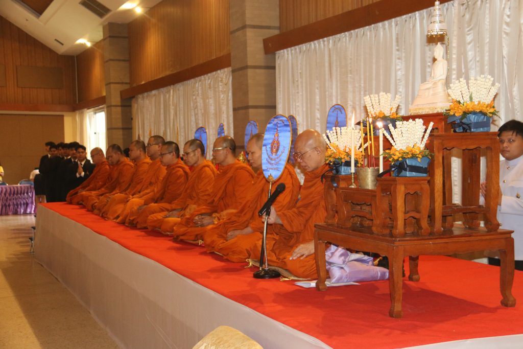 เจริญพระพุทธมนต์