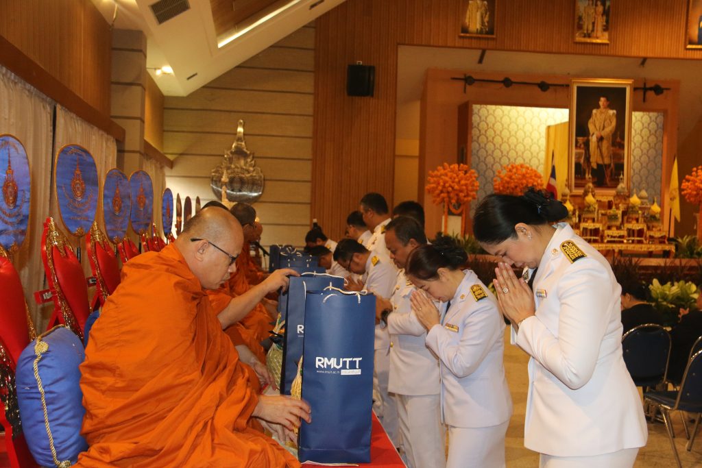 เจริญพระพุทธมนต์