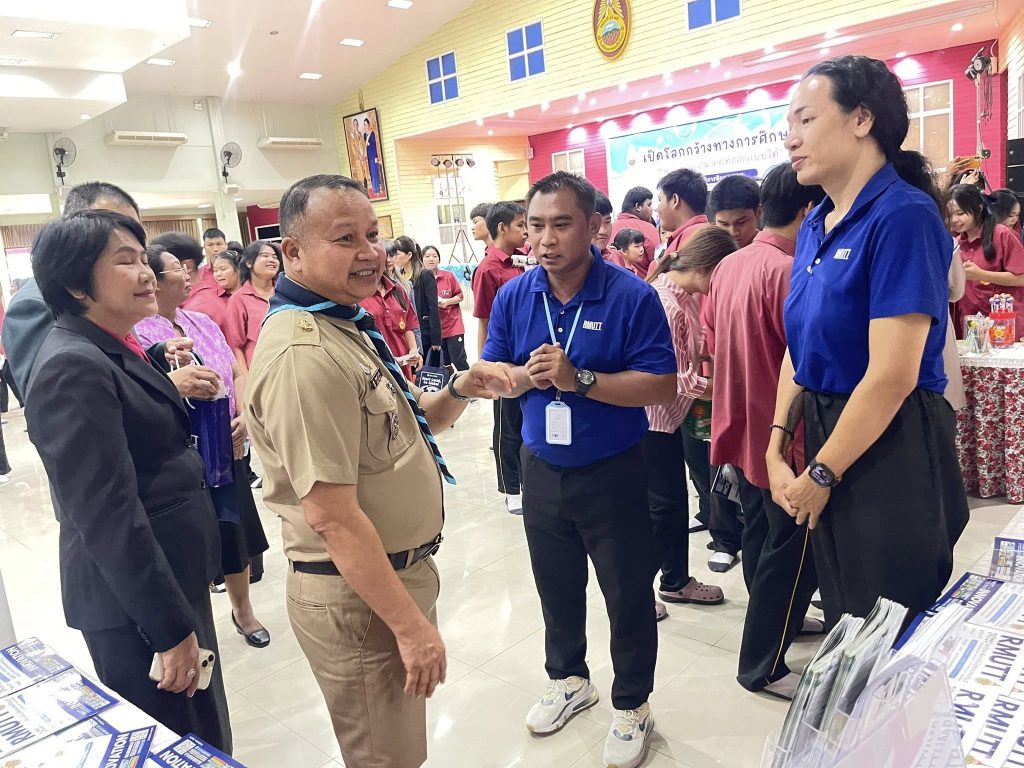 เเนะเเนว